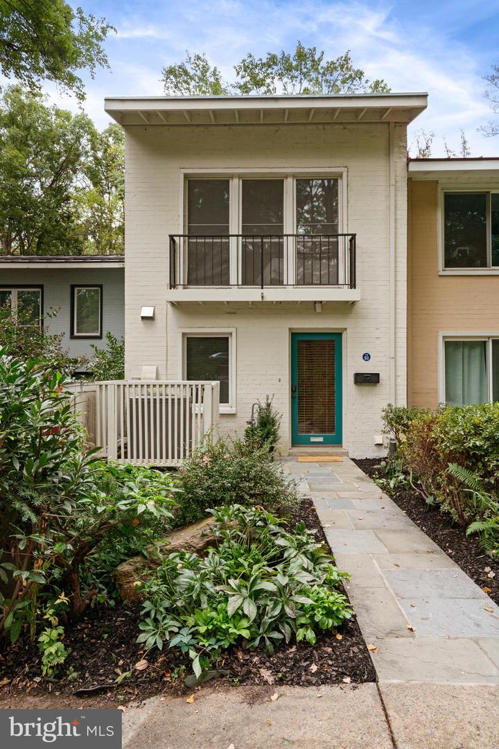 11493 WATERVIEW CLUSTER, RESTON, Virginia 20190, 3 Bedrooms Bedrooms, ,2 BathroomsBathrooms,Residential,For sale,11493 WATERVIEW CLUSTER,VAFX2273310 MLS # VAFX2273310