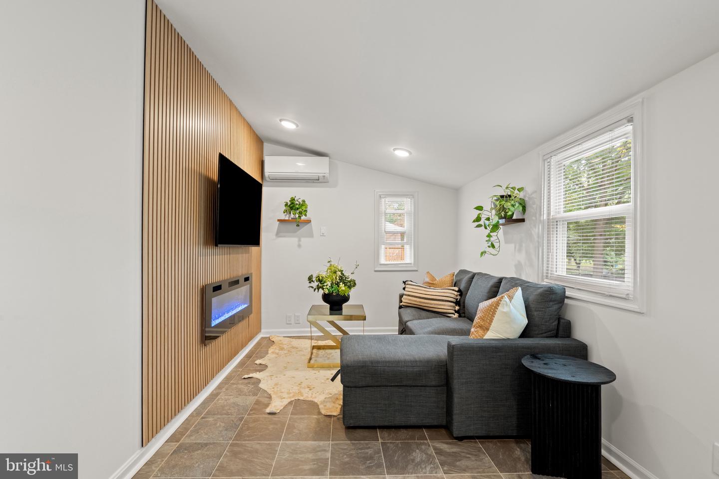 5005 ROSEMONT AVE, ALEXANDRIA, Virginia 22309, 4 Bedrooms Bedrooms, 5 Rooms Rooms,1 BathroomBathrooms,Residential,For sale,5005 ROSEMONT AVE,VAFX2273322 MLS # VAFX2273322
