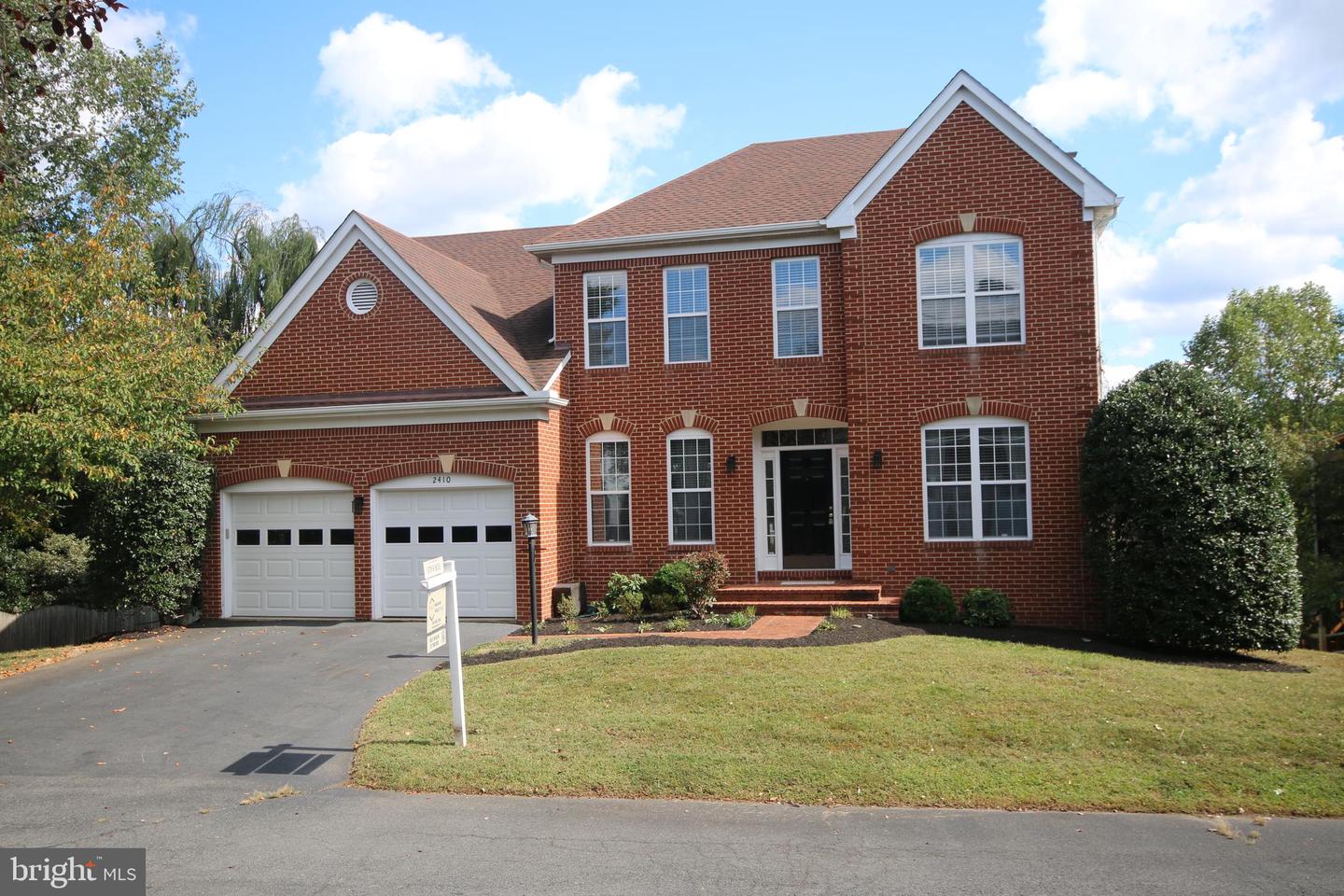 2410 DAKOTA LAKES DR, HERNDON, Virginia 20171, 5 Bedrooms Bedrooms, ,3 BathroomsBathrooms,Residential,For sale,2410 DAKOTA LAKES DR,VAFX2273354 MLS # VAFX2273354