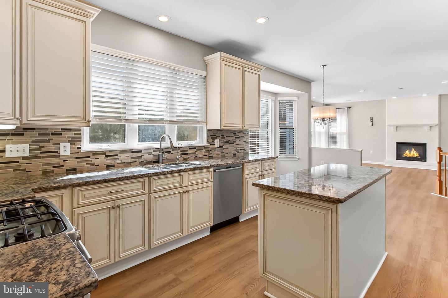 2410 DAKOTA LAKES DR, HERNDON, Virginia 20171, 5 Bedrooms Bedrooms, ,3 BathroomsBathrooms,Residential,For sale,2410 DAKOTA LAKES DR,VAFX2273354 MLS # VAFX2273354