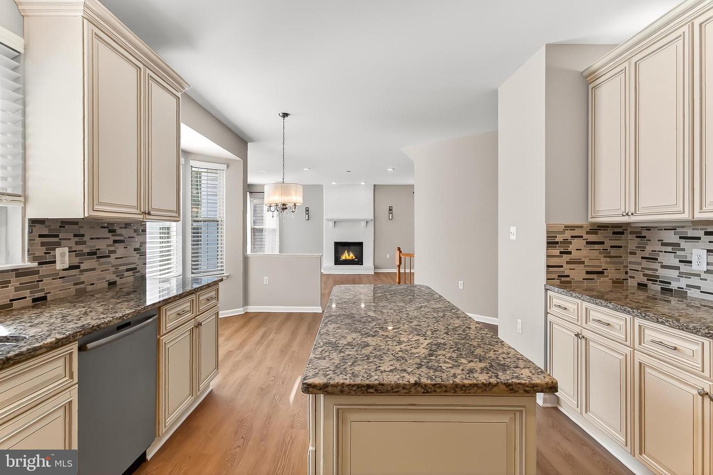 2410 DAKOTA LAKES DR, HERNDON, Virginia 20171, 5 Bedrooms Bedrooms, ,3 BathroomsBathrooms,Residential,For sale,2410 DAKOTA LAKES DR,VAFX2273354 MLS # VAFX2273354