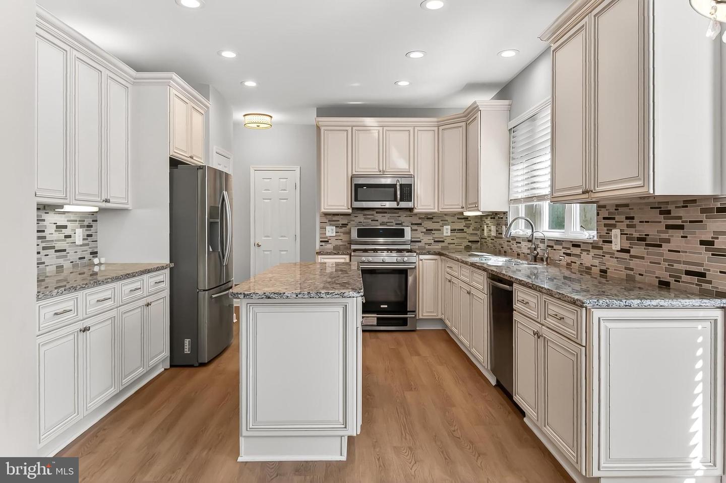 2410 DAKOTA LAKES DR, HERNDON, Virginia 20171, 5 Bedrooms Bedrooms, ,3 BathroomsBathrooms,Residential,For sale,2410 DAKOTA LAKES DR,VAFX2273354 MLS # VAFX2273354
