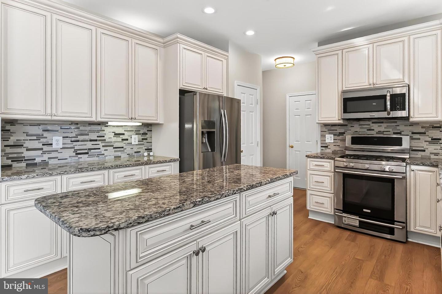 2410 DAKOTA LAKES DR, HERNDON, Virginia 20171, 5 Bedrooms Bedrooms, ,3 BathroomsBathrooms,Residential,For sale,2410 DAKOTA LAKES DR,VAFX2273354 MLS # VAFX2273354
