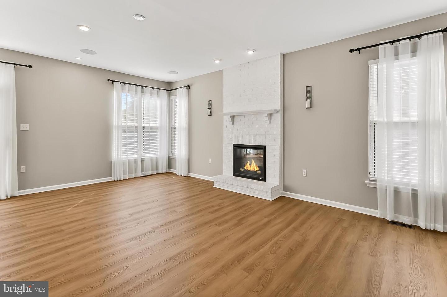 2410 DAKOTA LAKES DR, HERNDON, Virginia 20171, 5 Bedrooms Bedrooms, ,3 BathroomsBathrooms,Residential,For sale,2410 DAKOTA LAKES DR,VAFX2273354 MLS # VAFX2273354