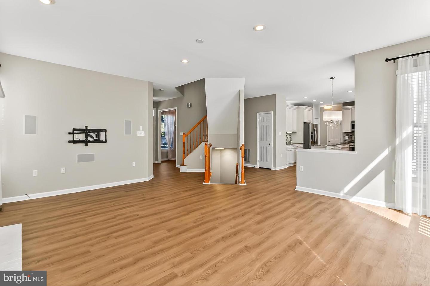 2410 DAKOTA LAKES DR, HERNDON, Virginia 20171, 5 Bedrooms Bedrooms, ,3 BathroomsBathrooms,Residential,For sale,2410 DAKOTA LAKES DR,VAFX2273354 MLS # VAFX2273354