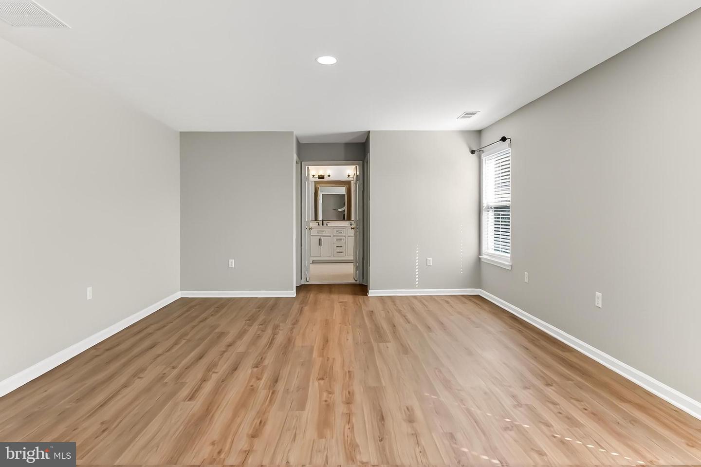 2410 DAKOTA LAKES DR, HERNDON, Virginia 20171, 5 Bedrooms Bedrooms, ,3 BathroomsBathrooms,Residential,For sale,2410 DAKOTA LAKES DR,VAFX2273354 MLS # VAFX2273354