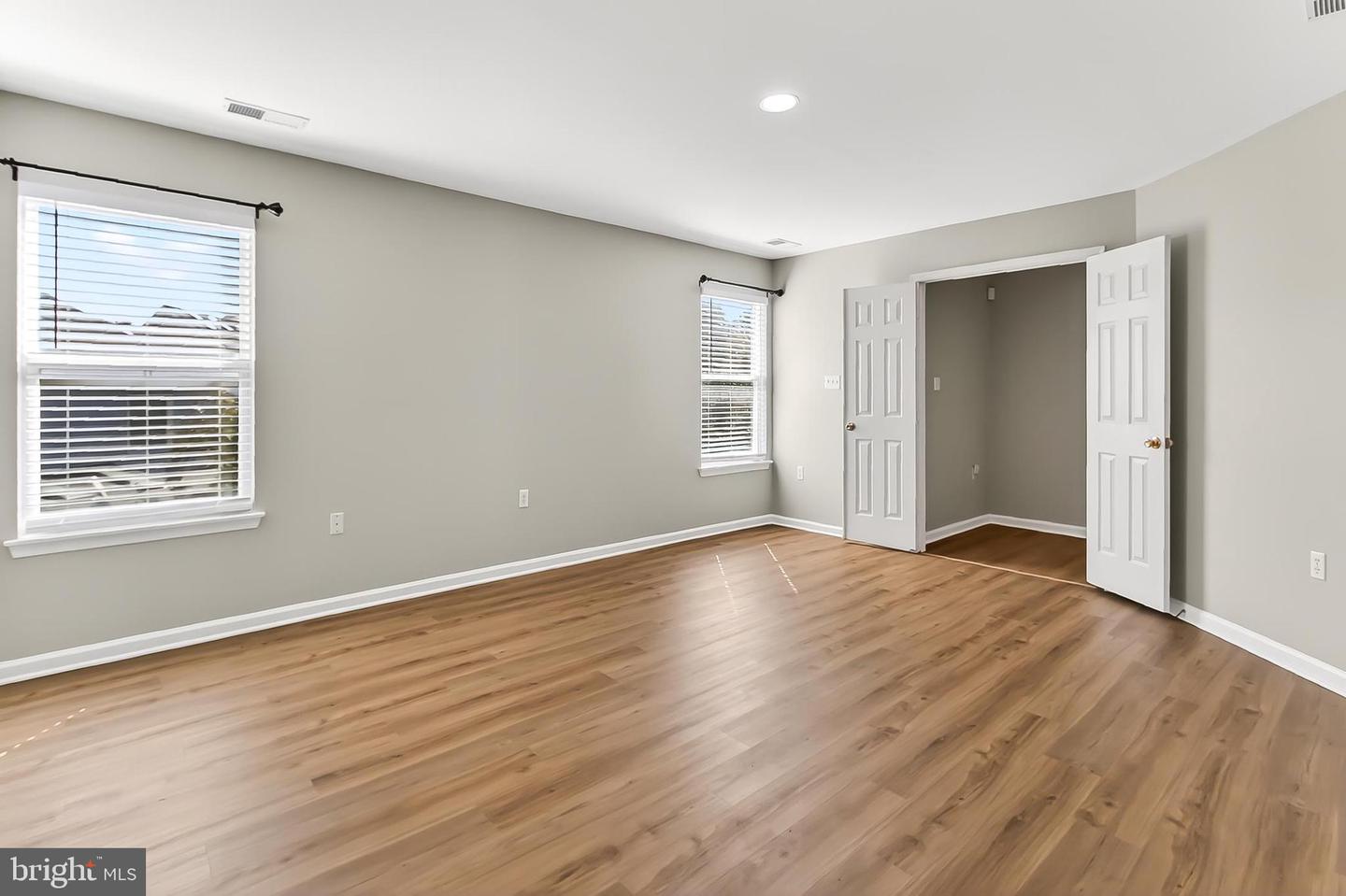 2410 DAKOTA LAKES DR, HERNDON, Virginia 20171, 5 Bedrooms Bedrooms, ,3 BathroomsBathrooms,Residential,For sale,2410 DAKOTA LAKES DR,VAFX2273354 MLS # VAFX2273354