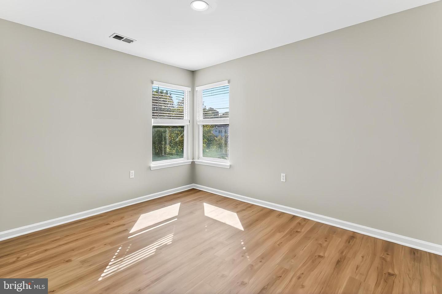 2410 DAKOTA LAKES DR, HERNDON, Virginia 20171, 5 Bedrooms Bedrooms, ,3 BathroomsBathrooms,Residential,For sale,2410 DAKOTA LAKES DR,VAFX2273354 MLS # VAFX2273354