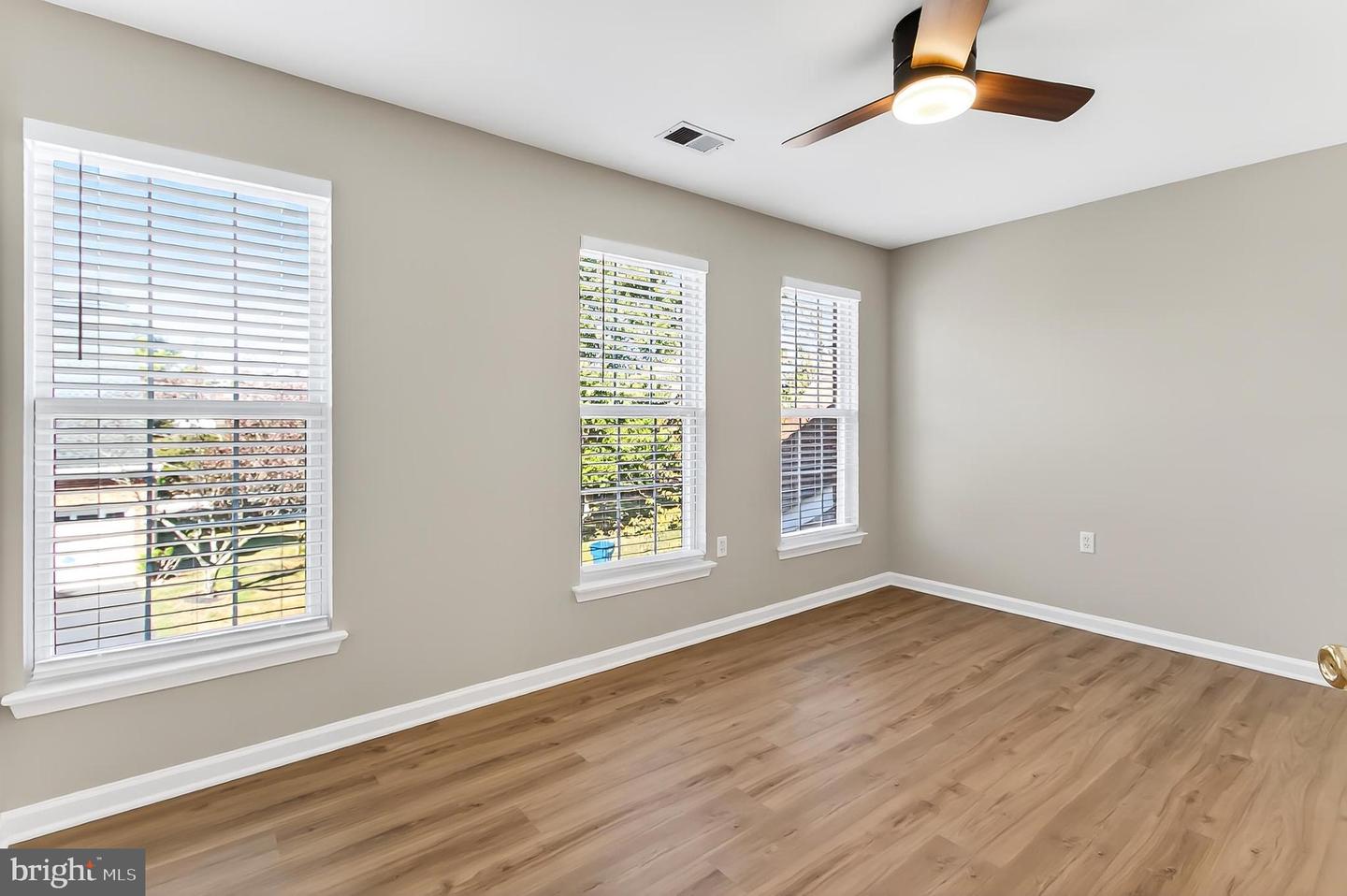 2410 DAKOTA LAKES DR, HERNDON, Virginia 20171, 5 Bedrooms Bedrooms, ,3 BathroomsBathrooms,Residential,For sale,2410 DAKOTA LAKES DR,VAFX2273354 MLS # VAFX2273354