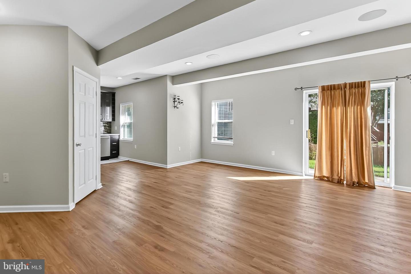 2410 DAKOTA LAKES DR, HERNDON, Virginia 20171, 5 Bedrooms Bedrooms, ,3 BathroomsBathrooms,Residential,For sale,2410 DAKOTA LAKES DR,VAFX2273354 MLS # VAFX2273354