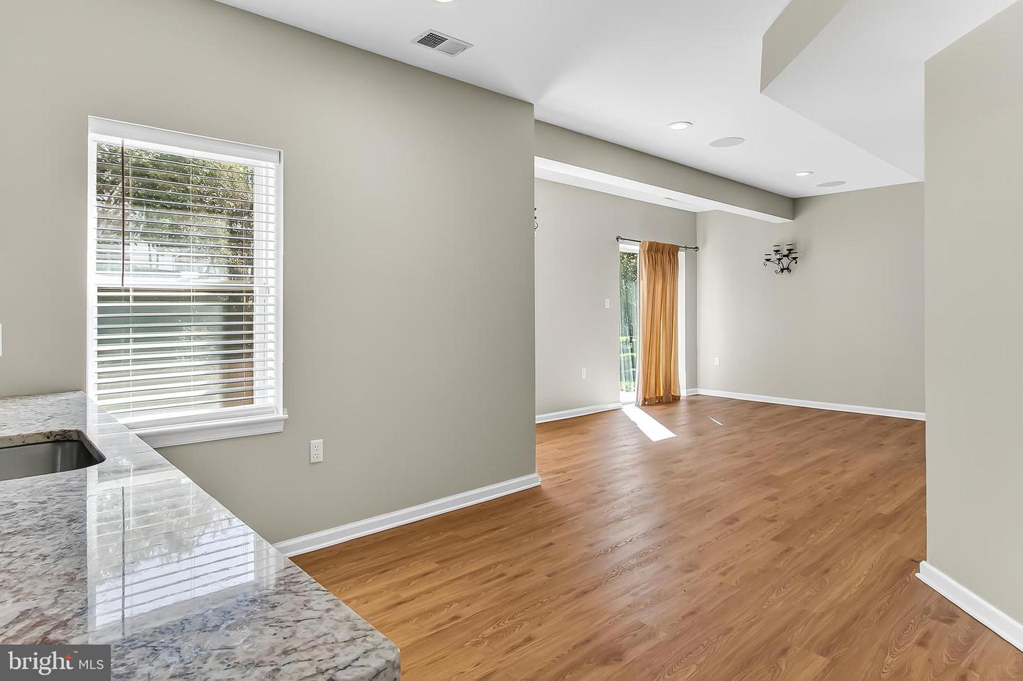 2410 DAKOTA LAKES DR, HERNDON, Virginia 20171, 5 Bedrooms Bedrooms, ,3 BathroomsBathrooms,Residential,For sale,2410 DAKOTA LAKES DR,VAFX2273354 MLS # VAFX2273354