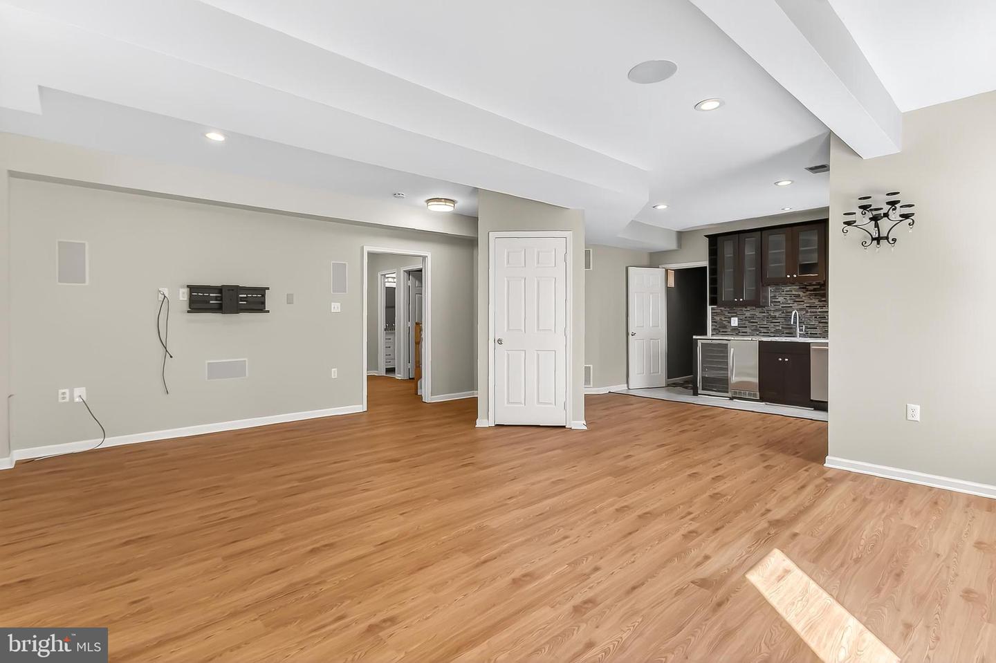 2410 DAKOTA LAKES DR, HERNDON, Virginia 20171, 5 Bedrooms Bedrooms, ,3 BathroomsBathrooms,Residential,For sale,2410 DAKOTA LAKES DR,VAFX2273354 MLS # VAFX2273354
