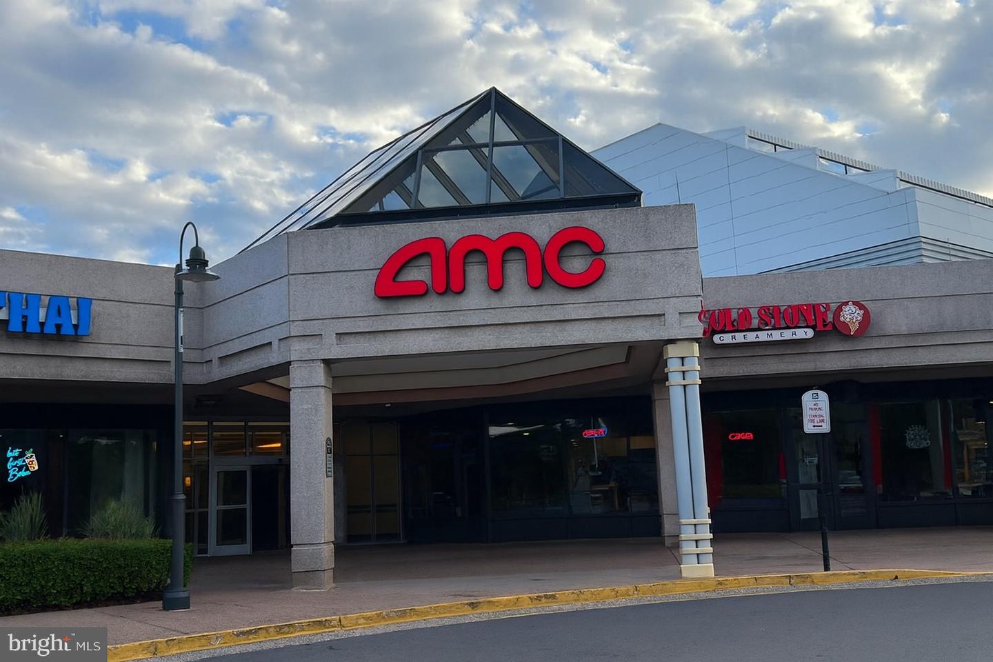 2410 DAKOTA LAKES DR, HERNDON, Virginia 20171, 5 Bedrooms Bedrooms, ,3 BathroomsBathrooms,Residential,For sale,2410 DAKOTA LAKES DR,VAFX2273354 MLS # VAFX2273354