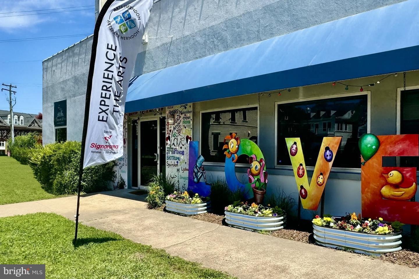 2410 DAKOTA LAKES DR, HERNDON, Virginia 20171, 5 Bedrooms Bedrooms, ,3 BathroomsBathrooms,Residential,For sale,2410 DAKOTA LAKES DR,VAFX2273354 MLS # VAFX2273354