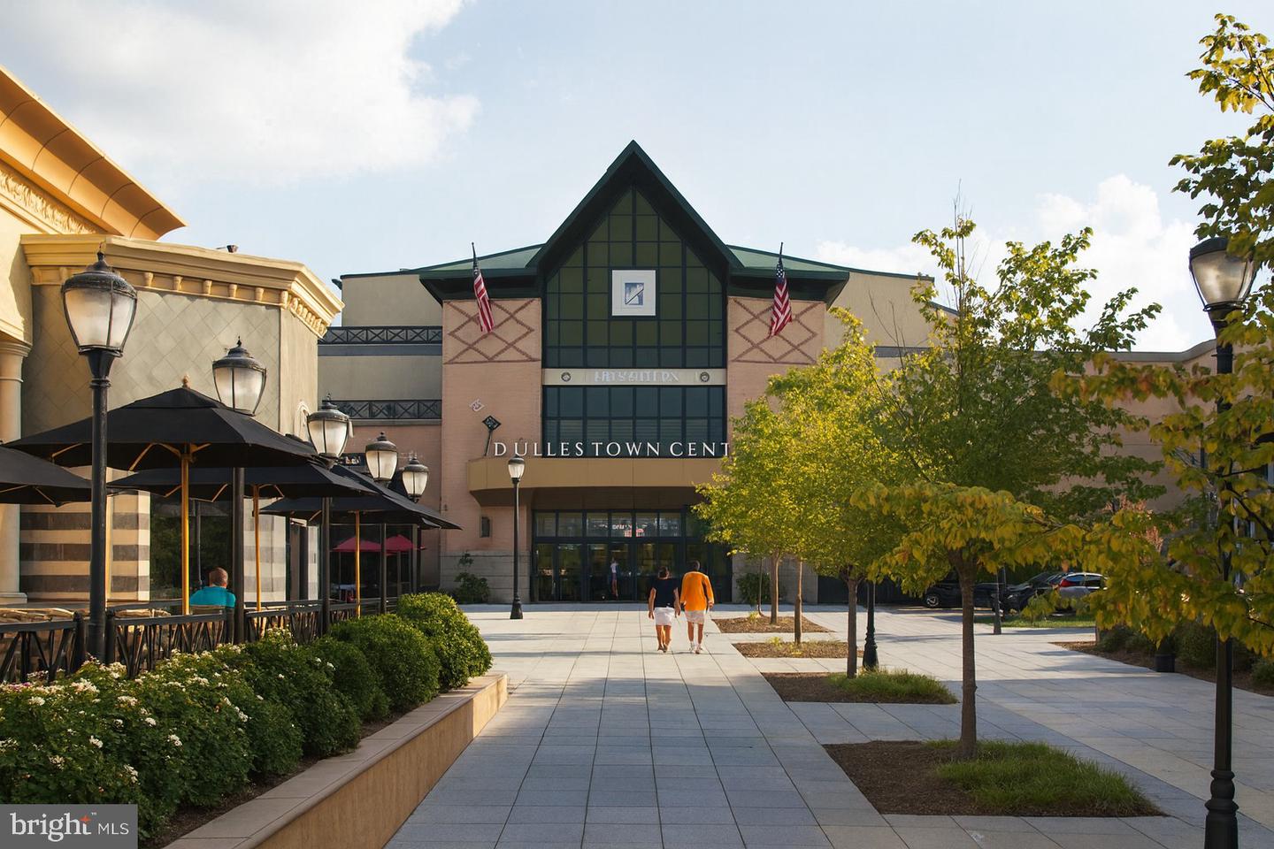 2410 DAKOTA LAKES DR, HERNDON, Virginia 20171, 5 Bedrooms Bedrooms, ,3 BathroomsBathrooms,Residential,For sale,2410 DAKOTA LAKES DR,VAFX2273354 MLS # VAFX2273354