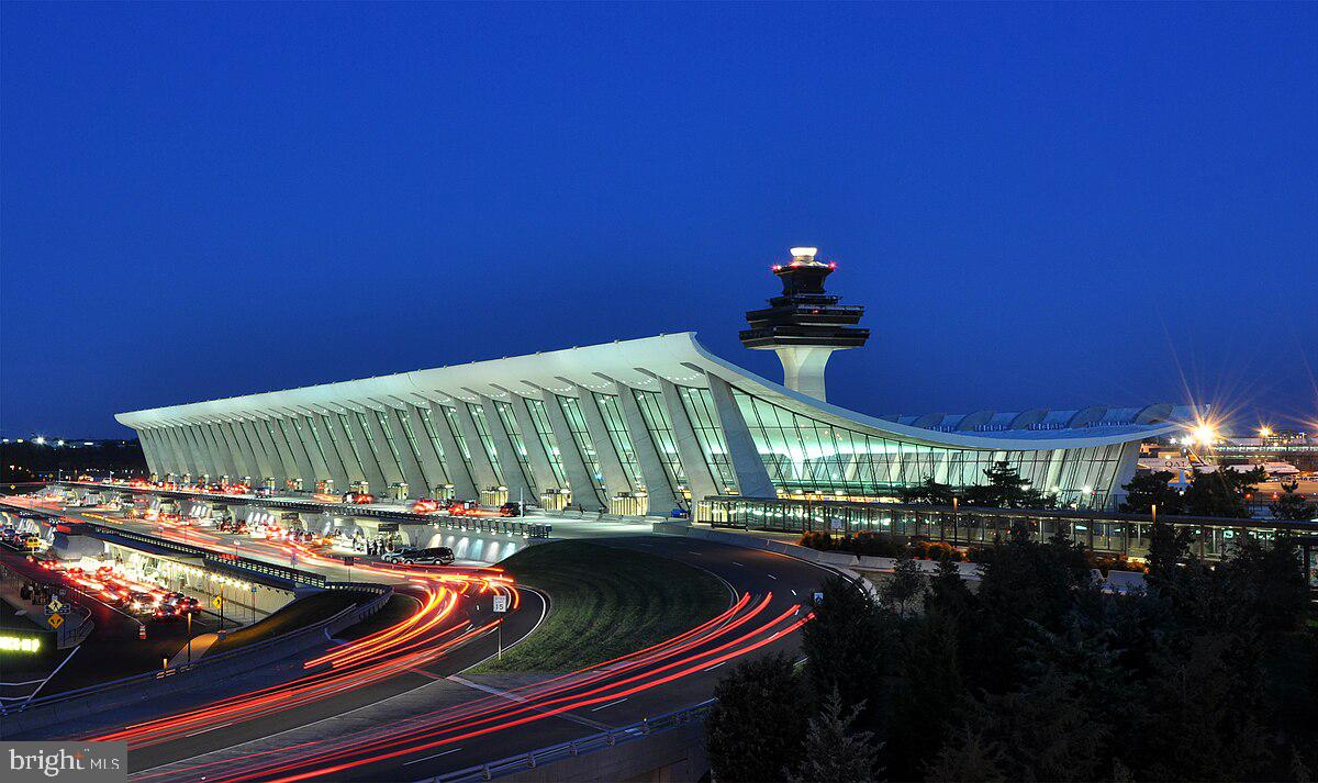 2410 DAKOTA LAKES DR, HERNDON, Virginia 20171, 5 Bedrooms Bedrooms, ,3 BathroomsBathrooms,Residential,For sale,2410 DAKOTA LAKES DR,VAFX2273354 MLS # VAFX2273354