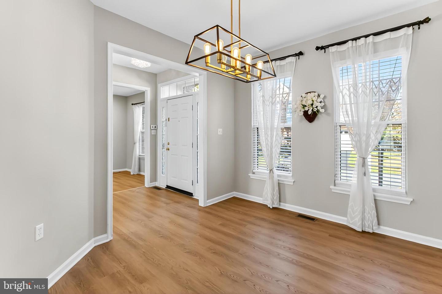 2410 DAKOTA LAKES DR, HERNDON, Virginia 20171, 5 Bedrooms Bedrooms, ,3 BathroomsBathrooms,Residential,For sale,2410 DAKOTA LAKES DR,VAFX2273354 MLS # VAFX2273354