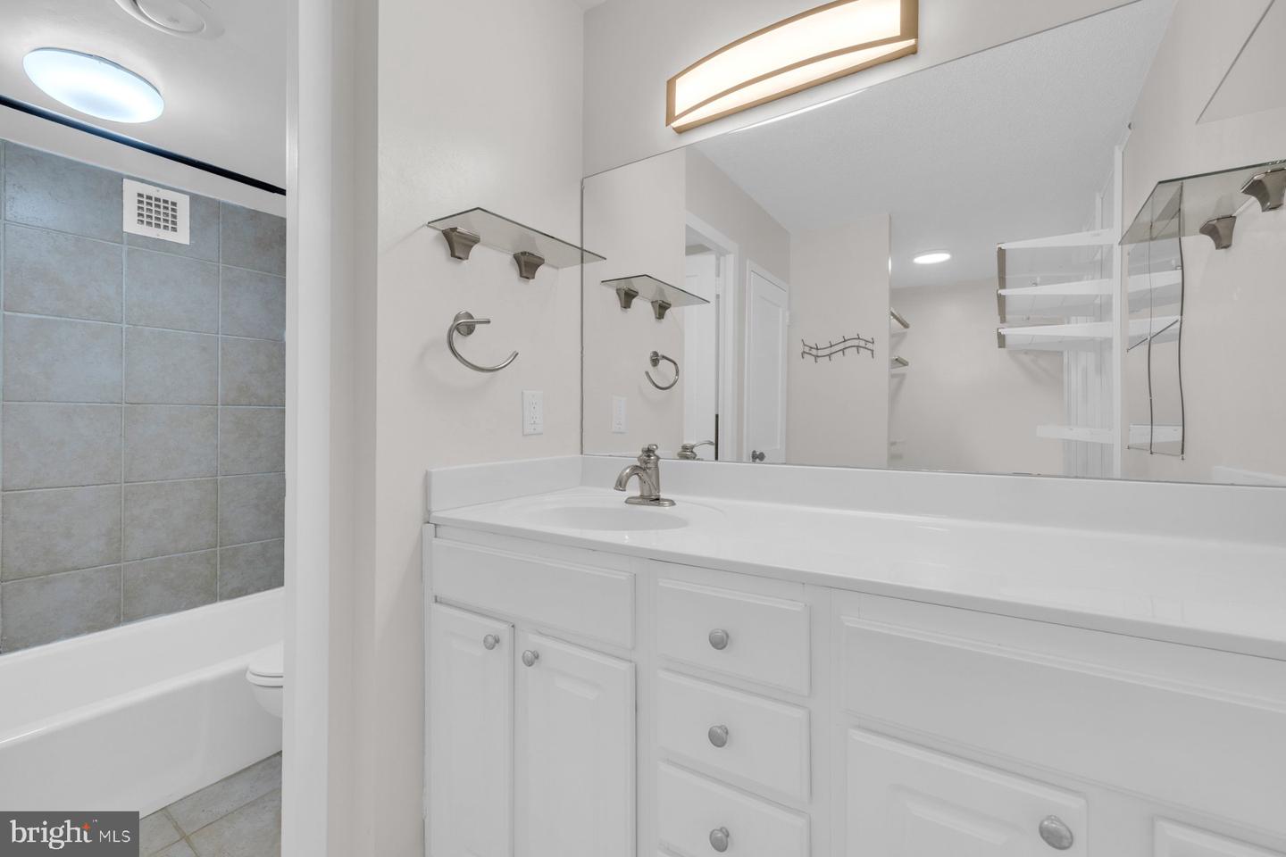 2500 N VAN DORN ST #817, ALEXANDRIA, Virginia 22302, ,1 BathroomBathrooms,Residential,For sale,2500 N VAN DORN ST #817,VAAX2050650 MLS # VAAX2050650