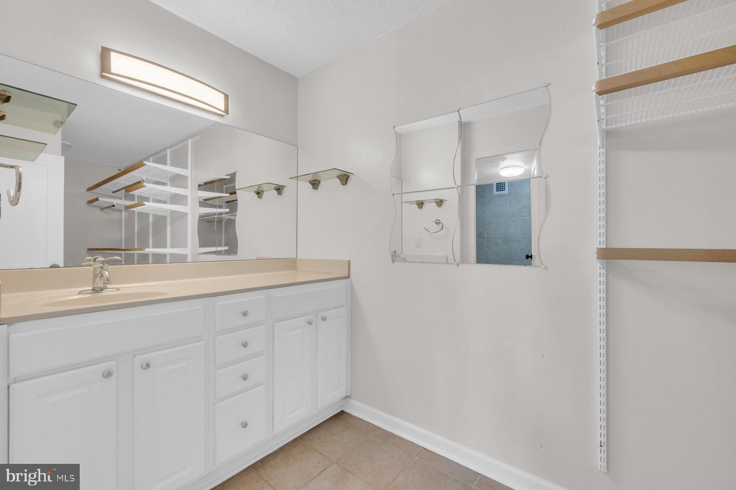 2500 N VAN DORN ST #817, ALEXANDRIA, Virginia 22302, ,1 BathroomBathrooms,Residential,For sale,2500 N VAN DORN ST #817,VAAX2050650 MLS # VAAX2050650