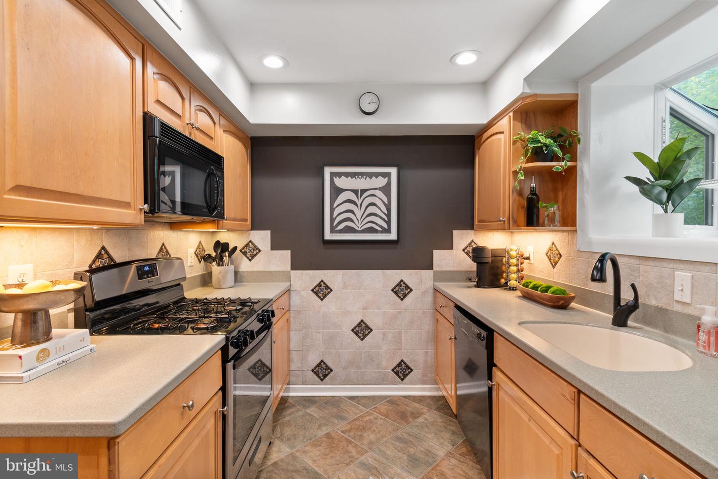 3823 JAY AVE, ALEXANDRIA, Virginia 22302, 2 Bedrooms Bedrooms, ,1 BathroomBathrooms,Residential,For sale,3823 JAY AVE,VAAX2050658 MLS # VAAX2050658
