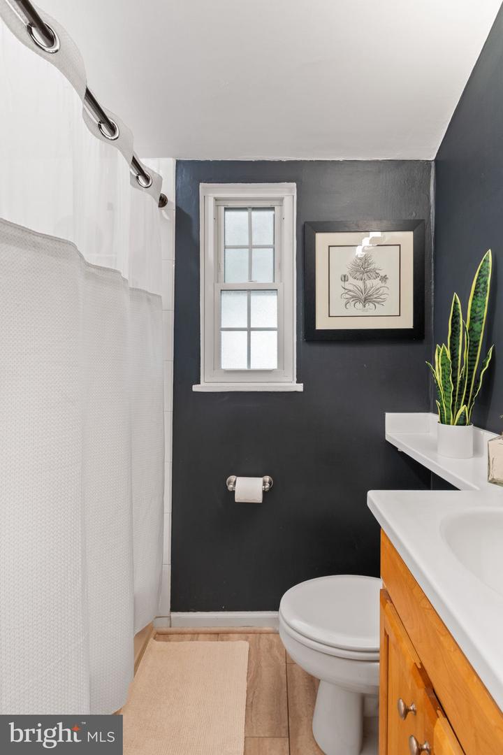 3823 JAY AVE, ALEXANDRIA, Virginia 22302, 2 Bedrooms Bedrooms, ,1 BathroomBathrooms,Residential,For sale,3823 JAY AVE,VAAX2050658 MLS # VAAX2050658