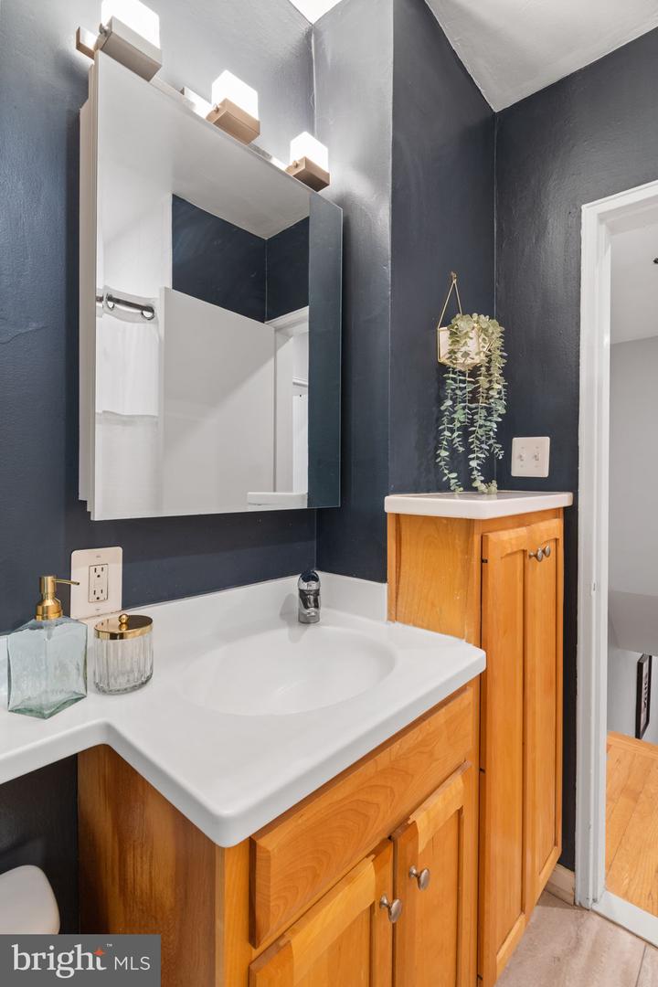 3823 JAY AVE, ALEXANDRIA, Virginia 22302, 2 Bedrooms Bedrooms, ,1 BathroomBathrooms,Residential,For sale,3823 JAY AVE,VAAX2050658 MLS # VAAX2050658