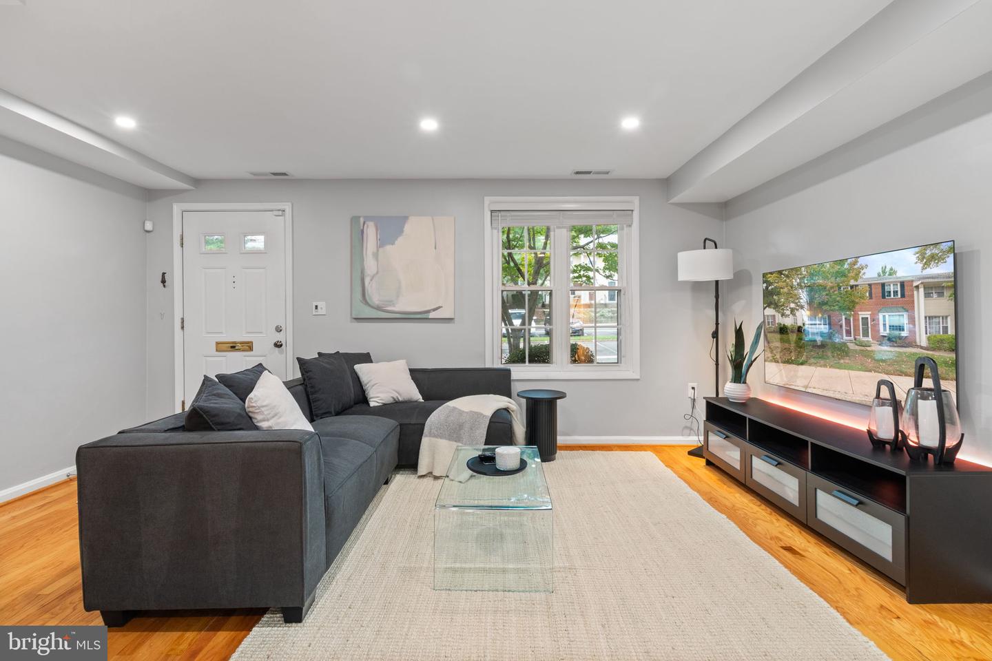 3823 JAY AVE, ALEXANDRIA, Virginia 22302, 2 Bedrooms Bedrooms, ,1 BathroomBathrooms,Residential,For sale,3823 JAY AVE,VAAX2050658 MLS # VAAX2050658