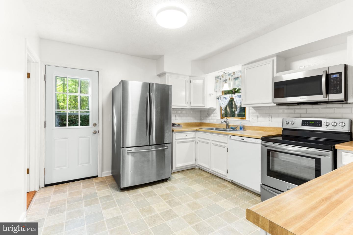 7504 CLEVELAND DR, KING GEORGE, Virginia 22485, 3 Bedrooms Bedrooms, 11 Rooms Rooms,2 BathroomsBathrooms,Residential,For sale,7504 CLEVELAND DR,VAKG2007126 MLS # VAKG2007126