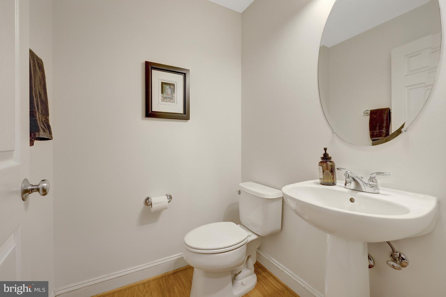 220 HERNDON STATION SQ, HERNDON, Virginia 20170, 3 Bedrooms Bedrooms, ,2 BathroomsBathrooms,Residential,For sale,220 HERNDON STATION SQ,VAFX2273416 MLS # VAFX2273416