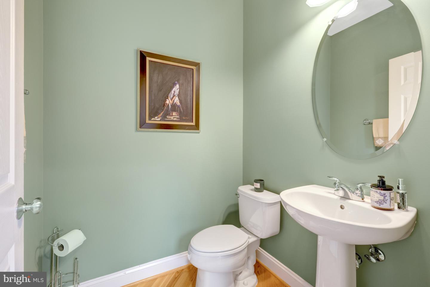 220 HERNDON STATION SQ, HERNDON, Virginia 20170, 3 Bedrooms Bedrooms, ,2 BathroomsBathrooms,Residential,For sale,220 HERNDON STATION SQ,VAFX2273416 MLS # VAFX2273416