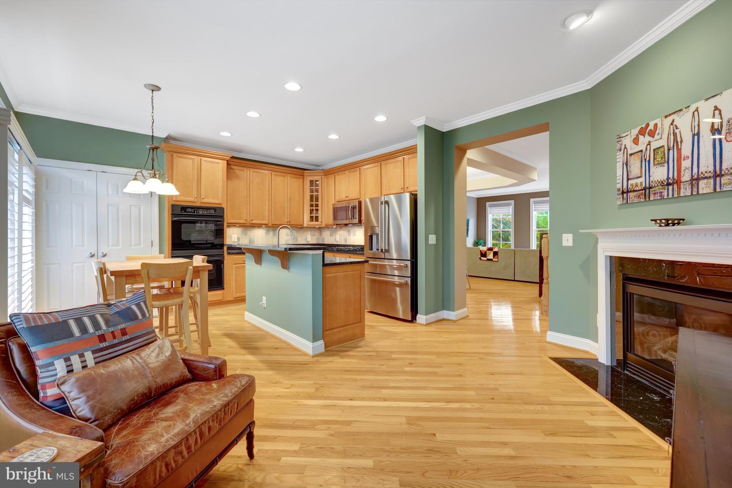 220 HERNDON STATION SQ, HERNDON, Virginia 20170, 3 Bedrooms Bedrooms, ,2 BathroomsBathrooms,Residential,For sale,220 HERNDON STATION SQ,VAFX2273416 MLS # VAFX2273416
