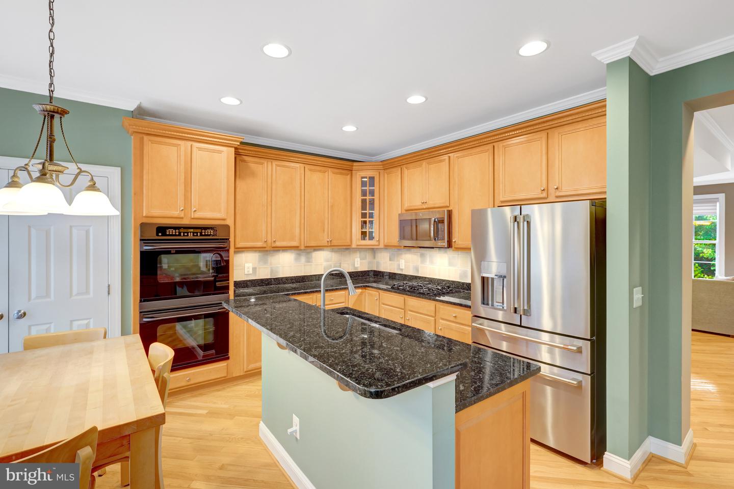 220 HERNDON STATION SQ, HERNDON, Virginia 20170, 3 Bedrooms Bedrooms, ,2 BathroomsBathrooms,Residential,For sale,220 HERNDON STATION SQ,VAFX2273416 MLS # VAFX2273416