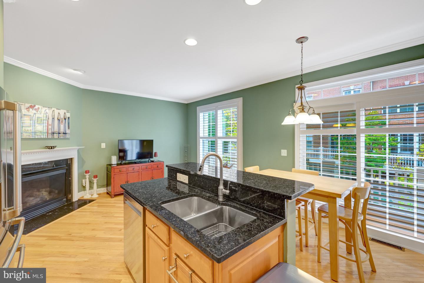 220 HERNDON STATION SQ, HERNDON, Virginia 20170, 3 Bedrooms Bedrooms, ,2 BathroomsBathrooms,Residential,For sale,220 HERNDON STATION SQ,VAFX2273416 MLS # VAFX2273416