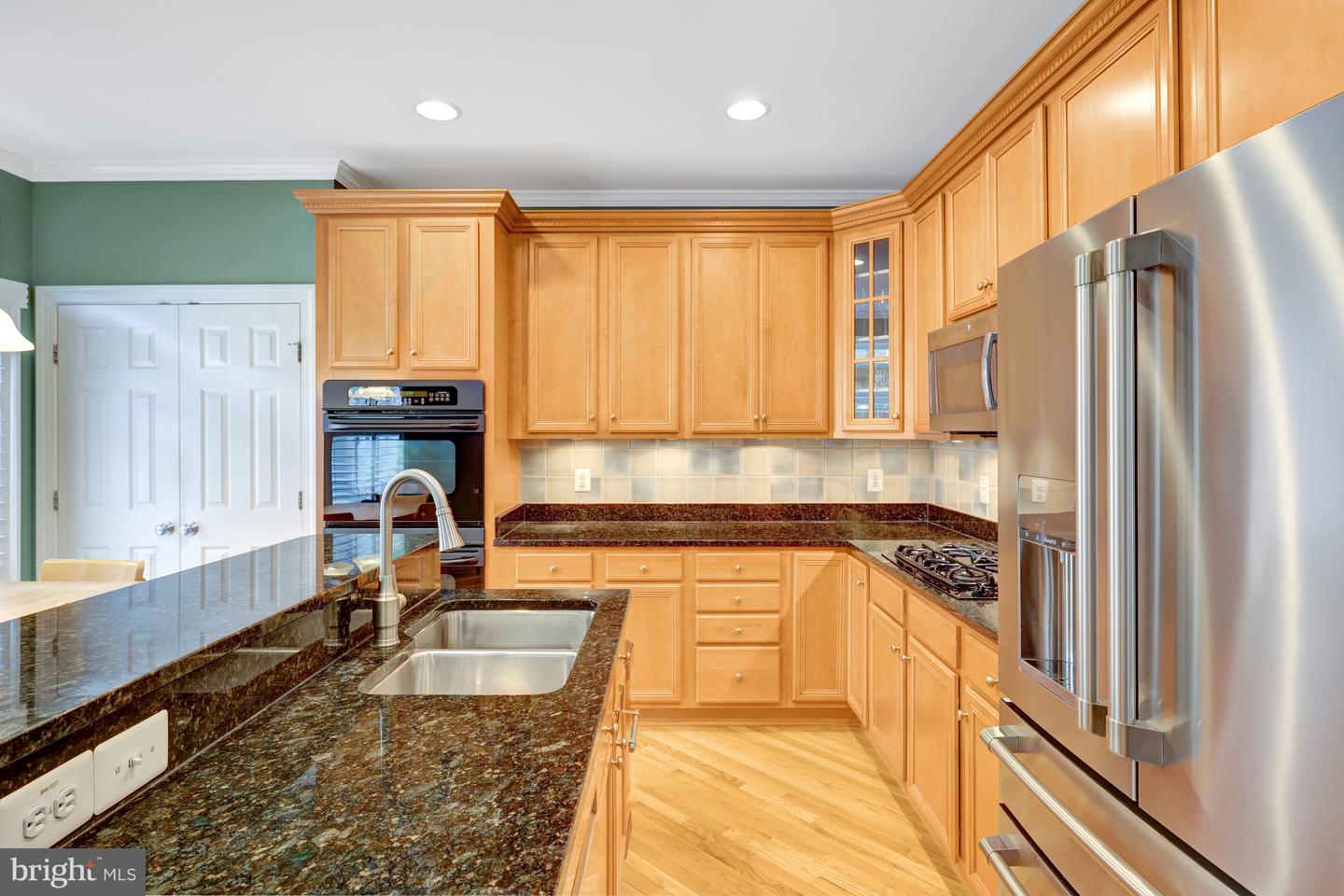 220 HERNDON STATION SQ, HERNDON, Virginia 20170, 3 Bedrooms Bedrooms, ,2 BathroomsBathrooms,Residential,For sale,220 HERNDON STATION SQ,VAFX2273416 MLS # VAFX2273416