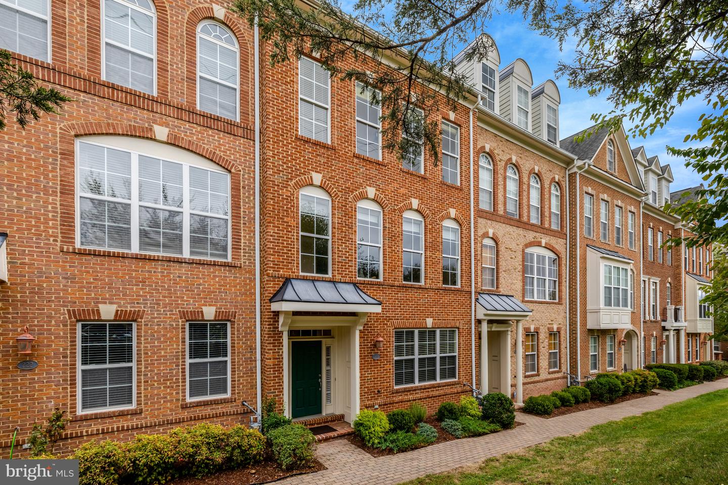 220 HERNDON STATION SQ, HERNDON, Virginia 20170, 3 Bedrooms Bedrooms, ,2 BathroomsBathrooms,Residential,For sale,220 HERNDON STATION SQ,VAFX2273416 MLS # VAFX2273416