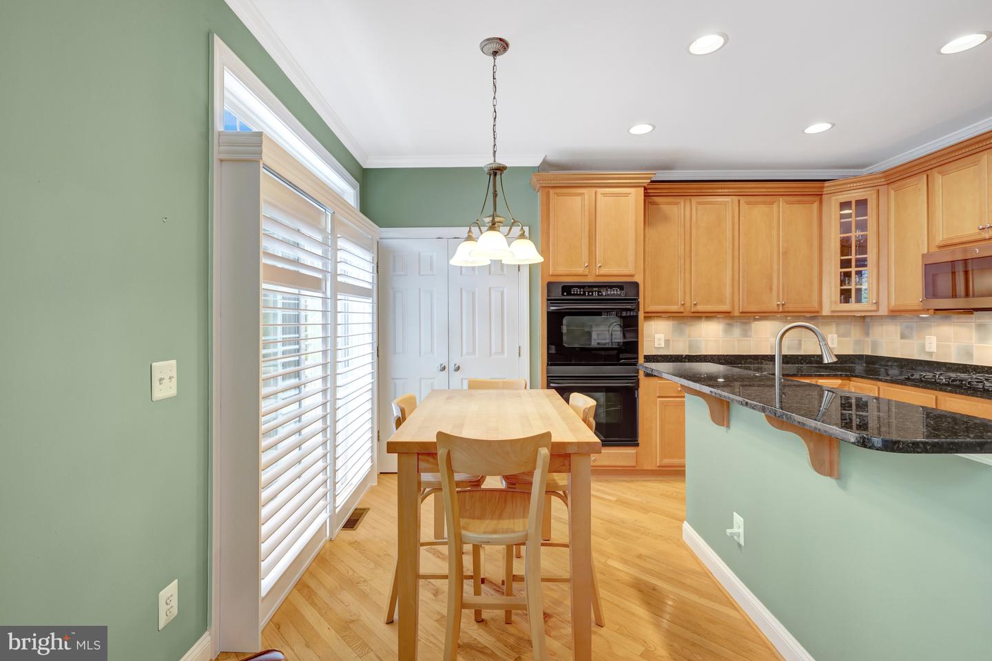 220 HERNDON STATION SQ, HERNDON, Virginia 20170, 3 Bedrooms Bedrooms, ,2 BathroomsBathrooms,Residential,For sale,220 HERNDON STATION SQ,VAFX2273416 MLS # VAFX2273416
