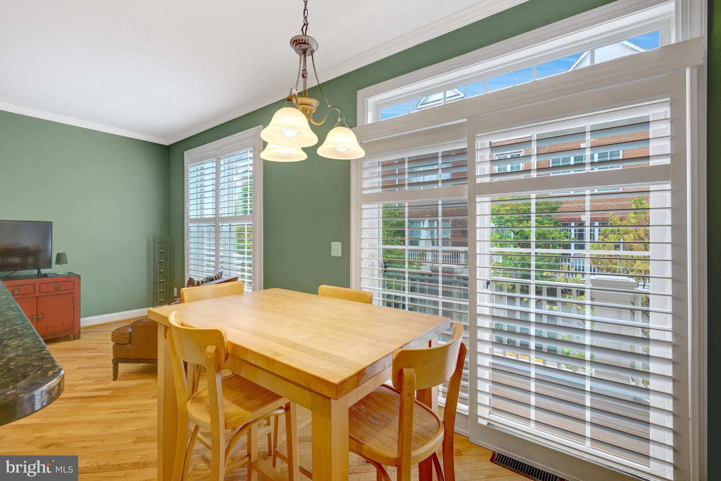 220 HERNDON STATION SQ, HERNDON, Virginia 20170, 3 Bedrooms Bedrooms, ,2 BathroomsBathrooms,Residential,For sale,220 HERNDON STATION SQ,VAFX2273416 MLS # VAFX2273416