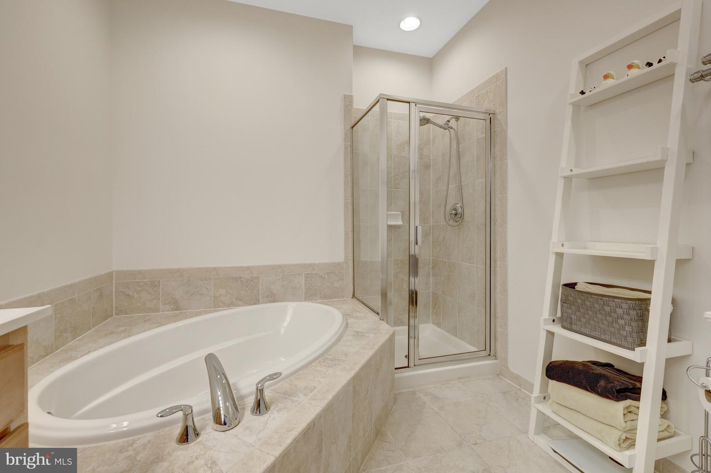 220 HERNDON STATION SQ, HERNDON, Virginia 20170, 3 Bedrooms Bedrooms, ,2 BathroomsBathrooms,Residential,For sale,220 HERNDON STATION SQ,VAFX2273416 MLS # VAFX2273416