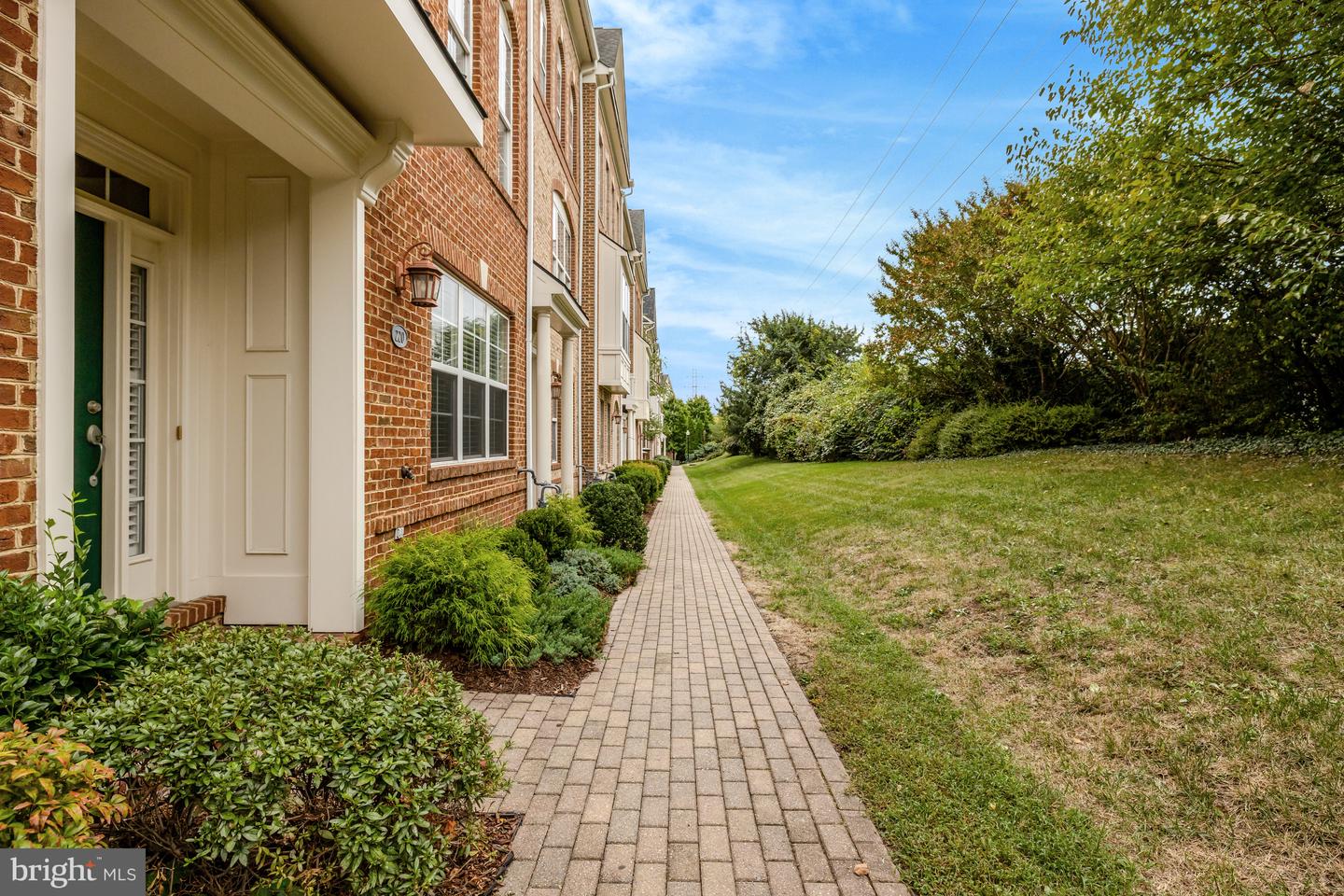 220 HERNDON STATION SQ, HERNDON, Virginia 20170, 3 Bedrooms Bedrooms, ,2 BathroomsBathrooms,Residential,For sale,220 HERNDON STATION SQ,VAFX2273416 MLS # VAFX2273416