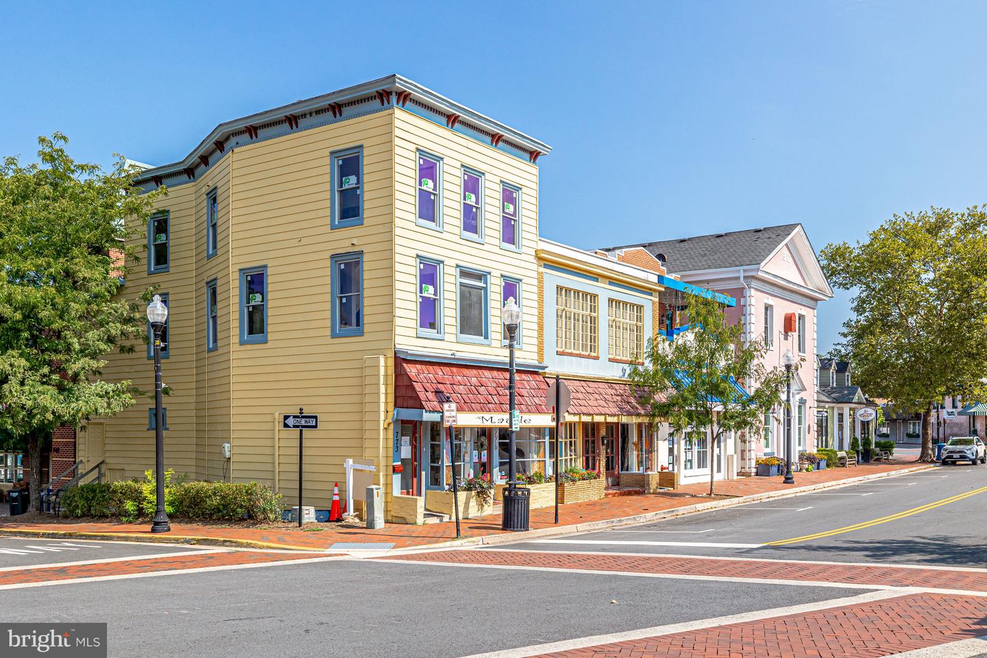 220 HERNDON STATION SQ, HERNDON, Virginia 20170, 3 Bedrooms Bedrooms, ,2 BathroomsBathrooms,Residential,For sale,220 HERNDON STATION SQ,VAFX2273416 MLS # VAFX2273416