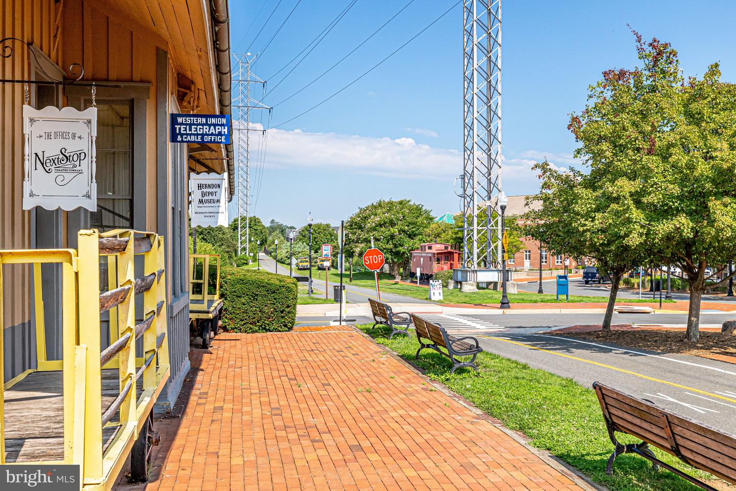 220 HERNDON STATION SQ, HERNDON, Virginia 20170, 3 Bedrooms Bedrooms, ,2 BathroomsBathrooms,Residential,For sale,220 HERNDON STATION SQ,VAFX2273416 MLS # VAFX2273416