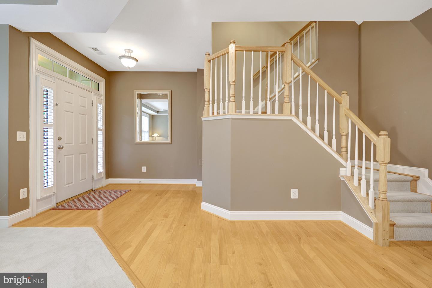 220 HERNDON STATION SQ, HERNDON, Virginia 20170, 3 Bedrooms Bedrooms, ,2 BathroomsBathrooms,Residential,For sale,220 HERNDON STATION SQ,VAFX2273416 MLS # VAFX2273416