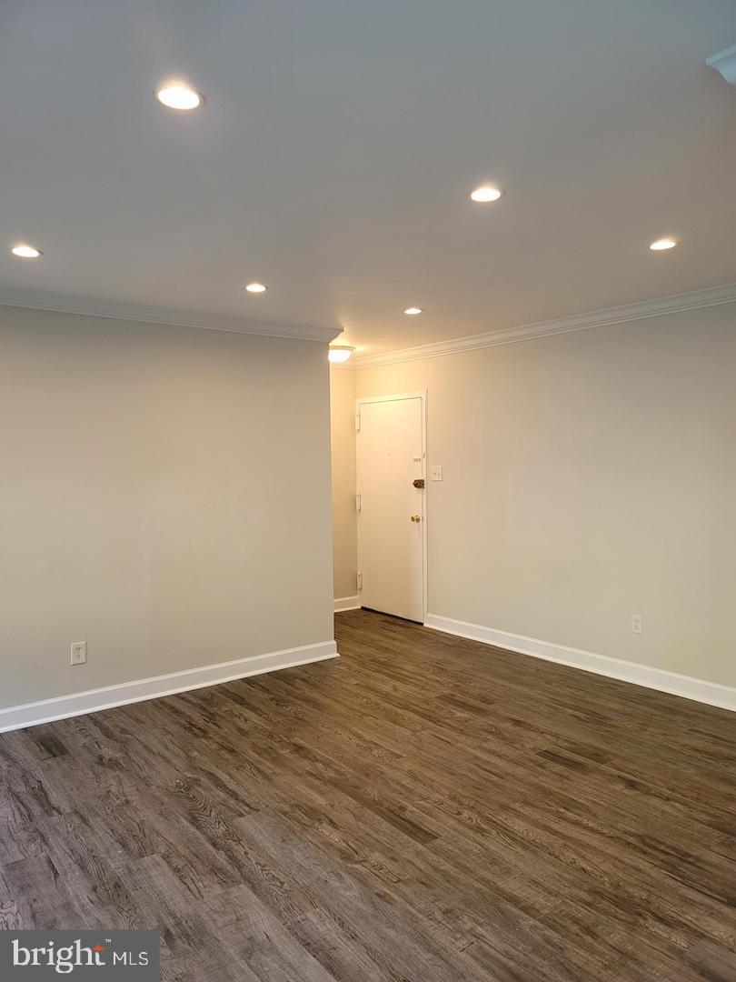 8002 CHANUTE PL #3, FALLS CHURCH, Virginia 22042, 2 Bedrooms Bedrooms, ,1 BathroomBathrooms,Residential,For sale,8002 CHANUTE PL #3,VAFX2273434 MLS # VAFX2273434