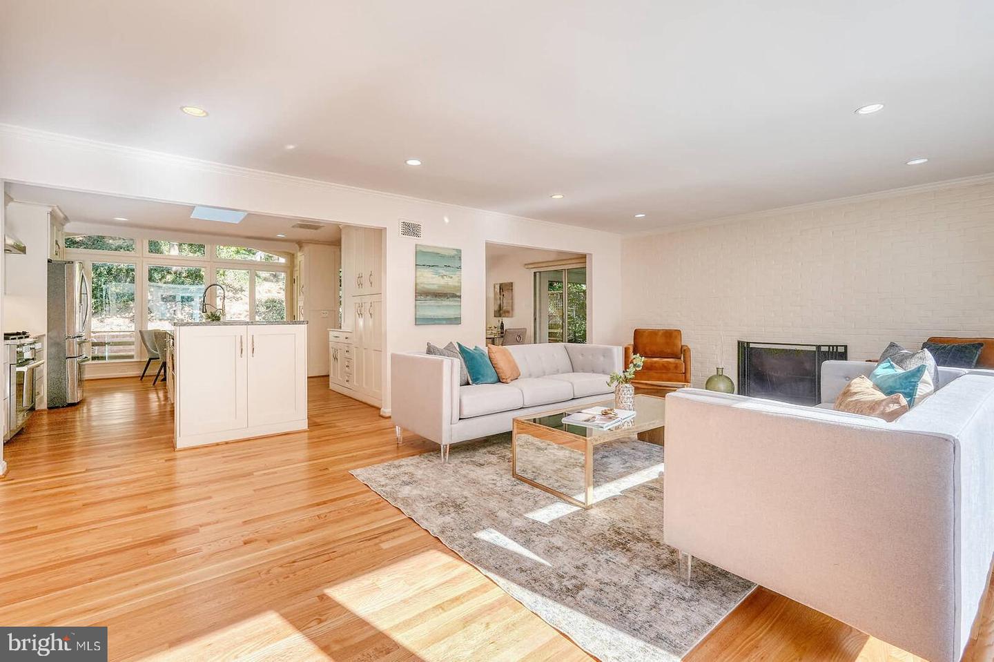 4105 27TH ST N, ARLINGTON, Virginia 22207, 4 Bedrooms Bedrooms, ,3 BathroomsBathrooms,Residential,For sale,4105 27TH ST N,VAAR2064712 MLS # VAAR2064712