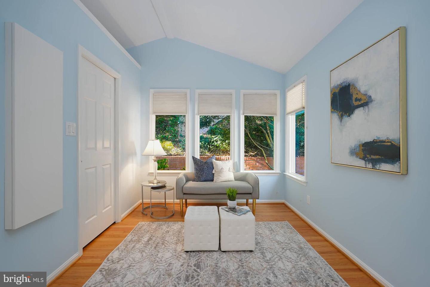 4105 27TH ST N, ARLINGTON, Virginia 22207, 4 Bedrooms Bedrooms, ,3 BathroomsBathrooms,Residential,For sale,4105 27TH ST N,VAAR2064712 MLS # VAAR2064712
