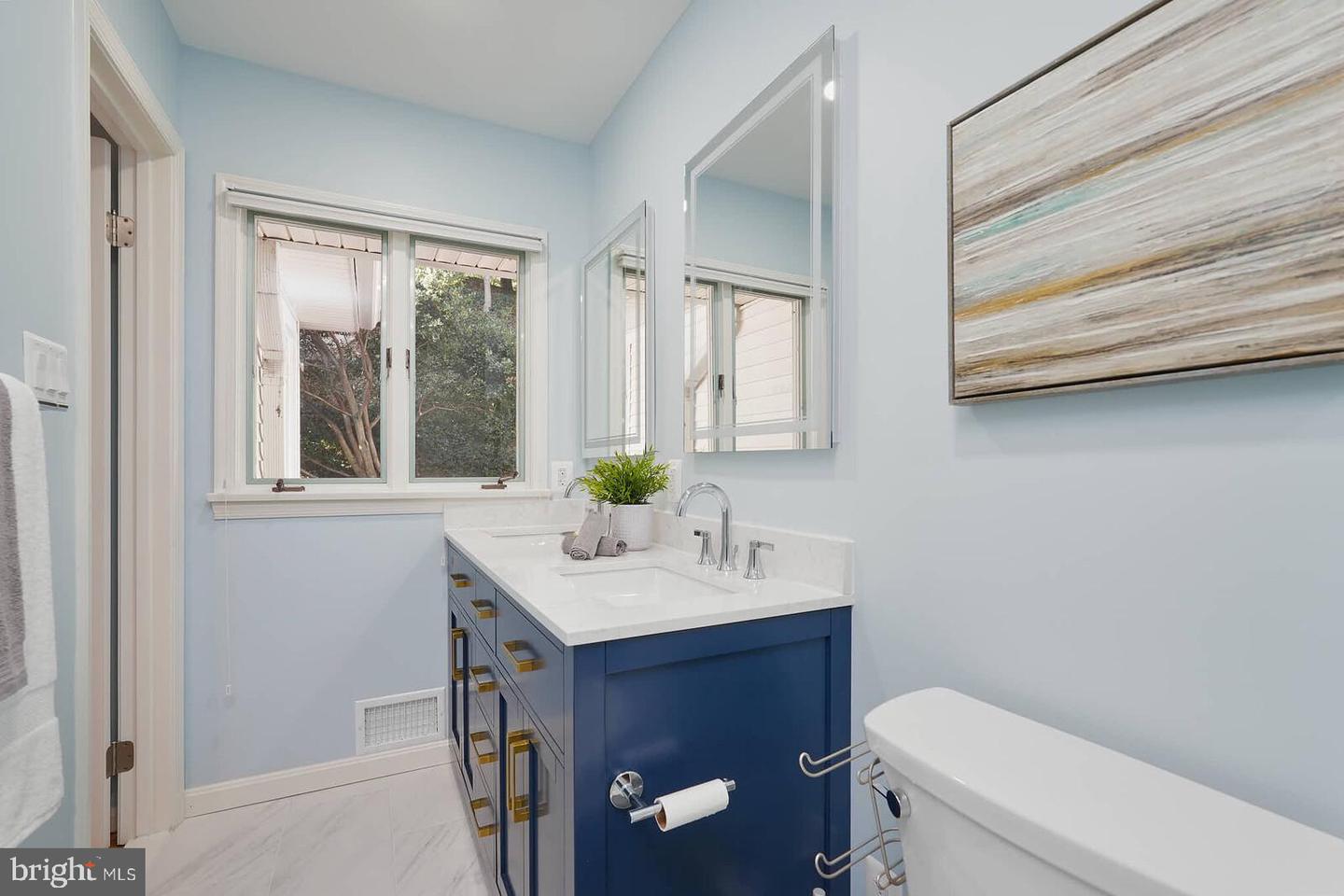 4105 27TH ST N, ARLINGTON, Virginia 22207, 4 Bedrooms Bedrooms, ,3 BathroomsBathrooms,Residential,For sale,4105 27TH ST N,VAAR2064712 MLS # VAAR2064712
