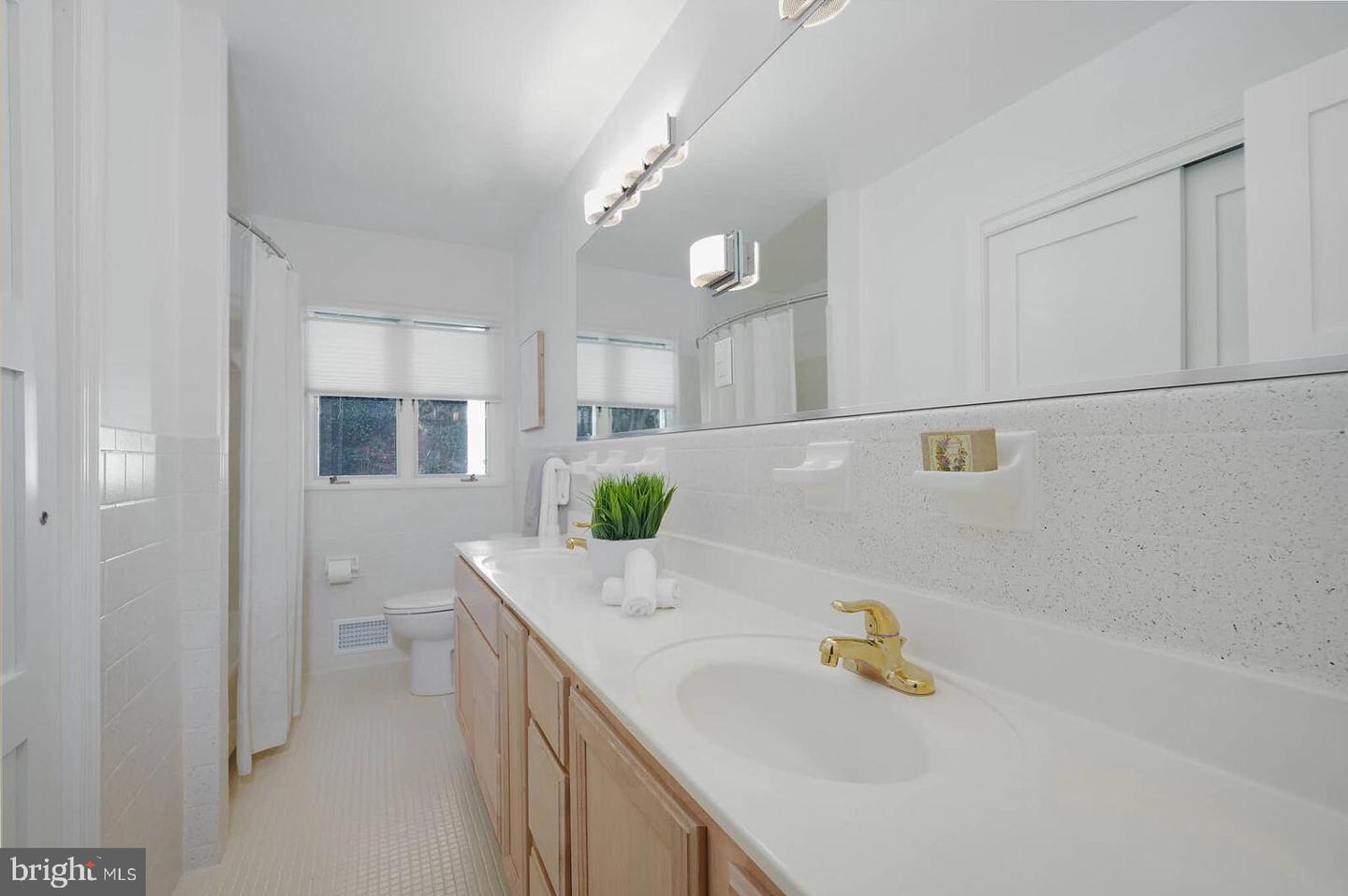 4105 27TH ST N, ARLINGTON, Virginia 22207, 4 Bedrooms Bedrooms, ,3 BathroomsBathrooms,Residential,For sale,4105 27TH ST N,VAAR2064712 MLS # VAAR2064712