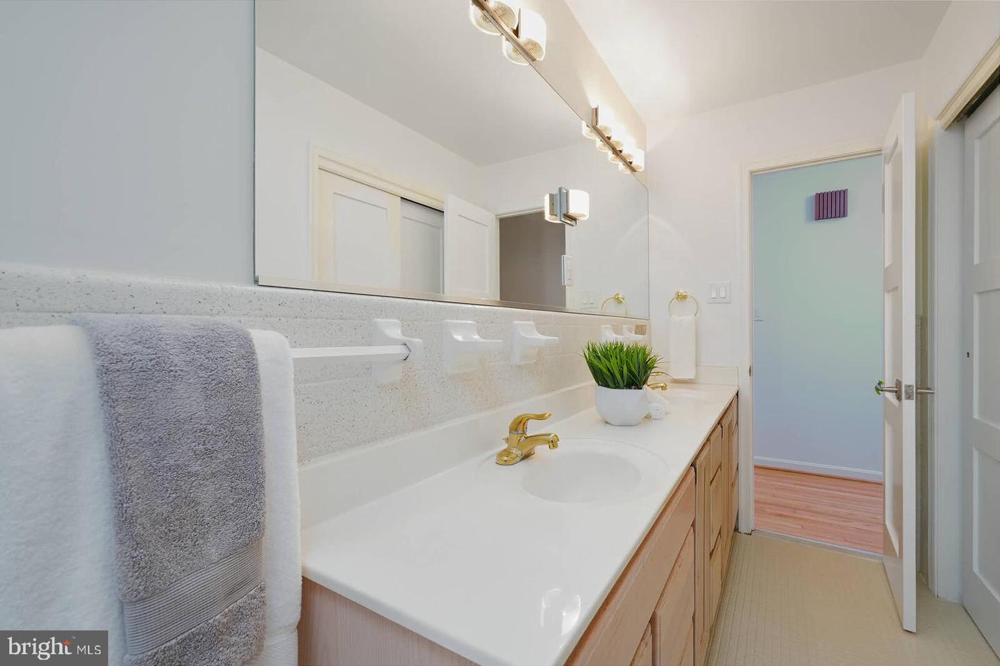 4105 27TH ST N, ARLINGTON, Virginia 22207, 4 Bedrooms Bedrooms, ,3 BathroomsBathrooms,Residential,For sale,4105 27TH ST N,VAAR2064712 MLS # VAAR2064712