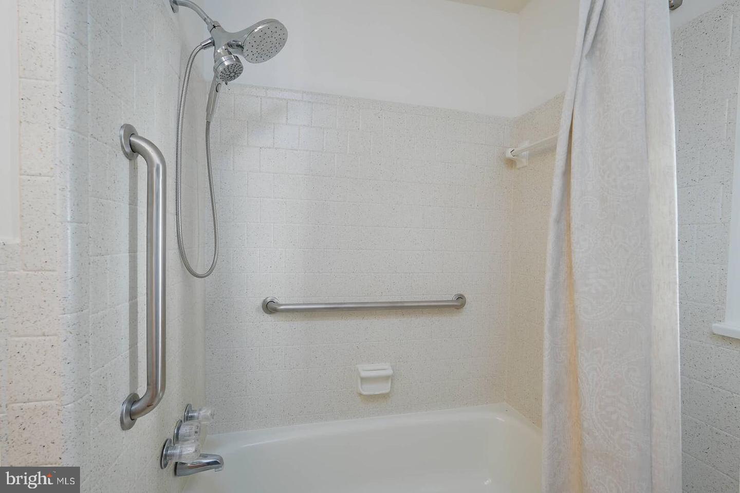 4105 27TH ST N, ARLINGTON, Virginia 22207, 4 Bedrooms Bedrooms, ,3 BathroomsBathrooms,Residential,For sale,4105 27TH ST N,VAAR2064712 MLS # VAAR2064712