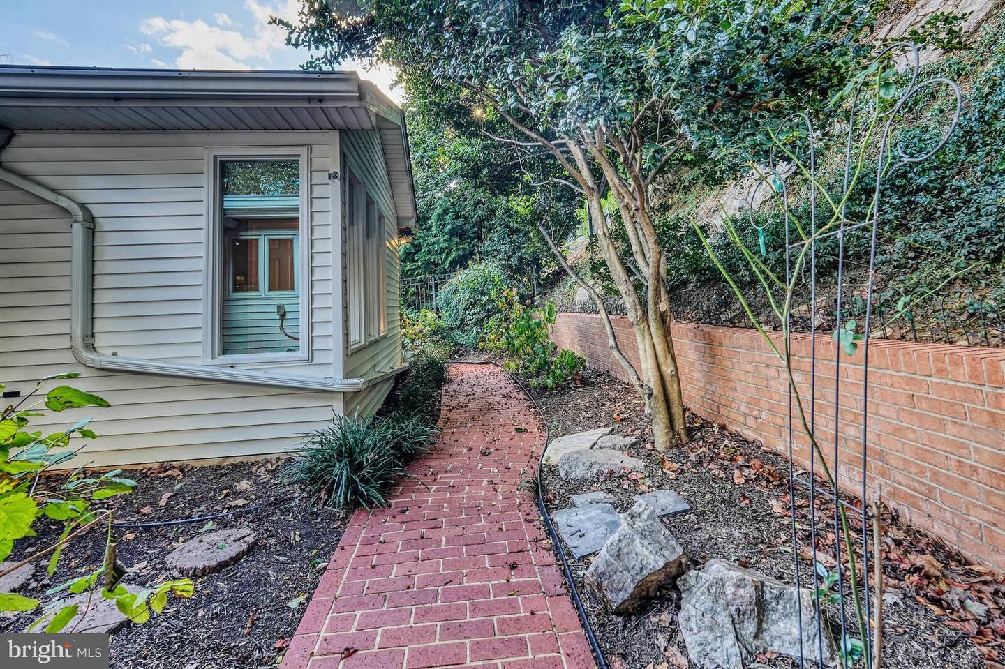 4105 27TH ST N, ARLINGTON, Virginia 22207, 4 Bedrooms Bedrooms, ,3 BathroomsBathrooms,Residential,For sale,4105 27TH ST N,VAAR2064712 MLS # VAAR2064712